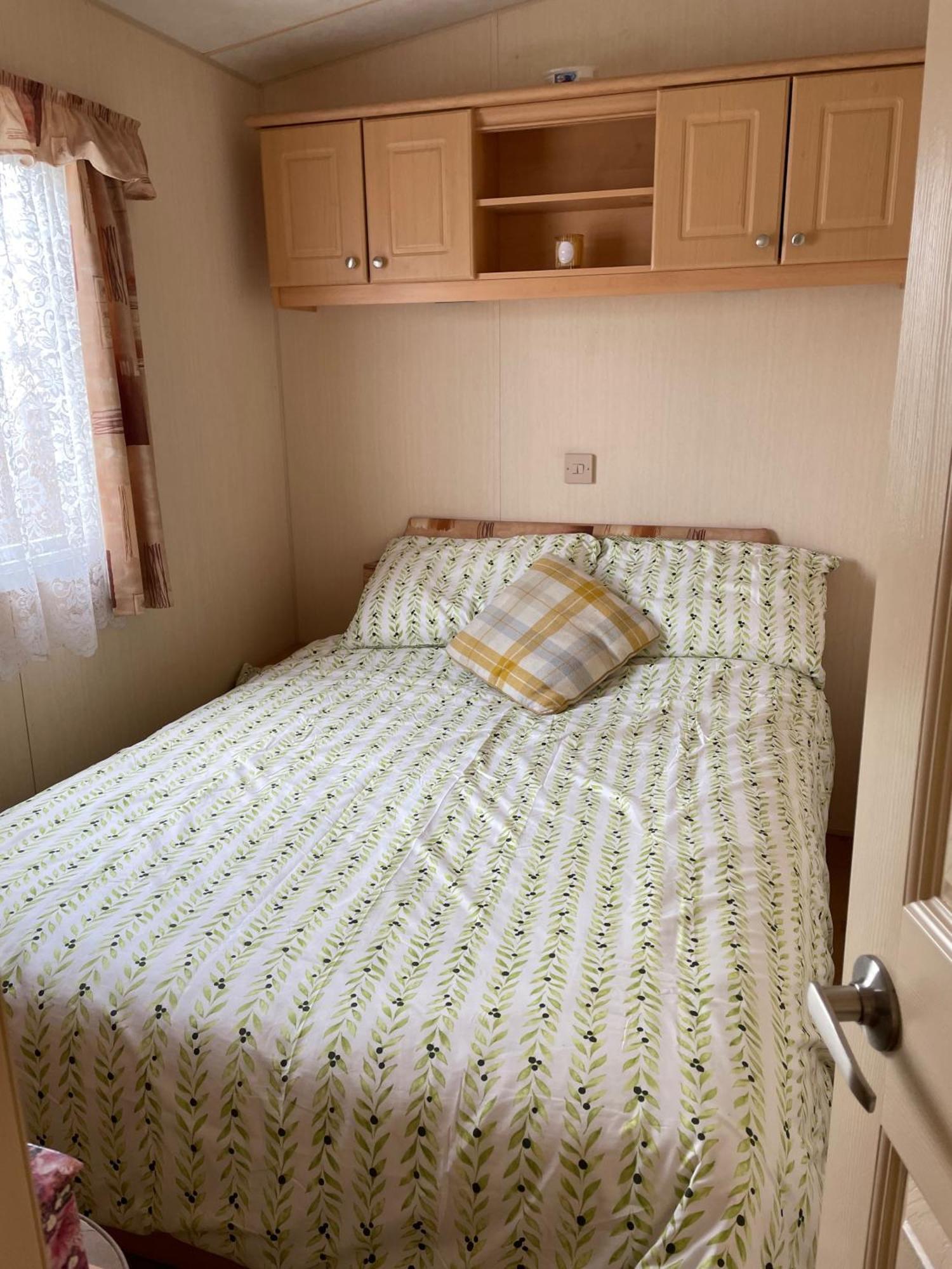 Cozy Camber Caravan 3 Bedroom Retreat With Decking Rye Exteriör bild