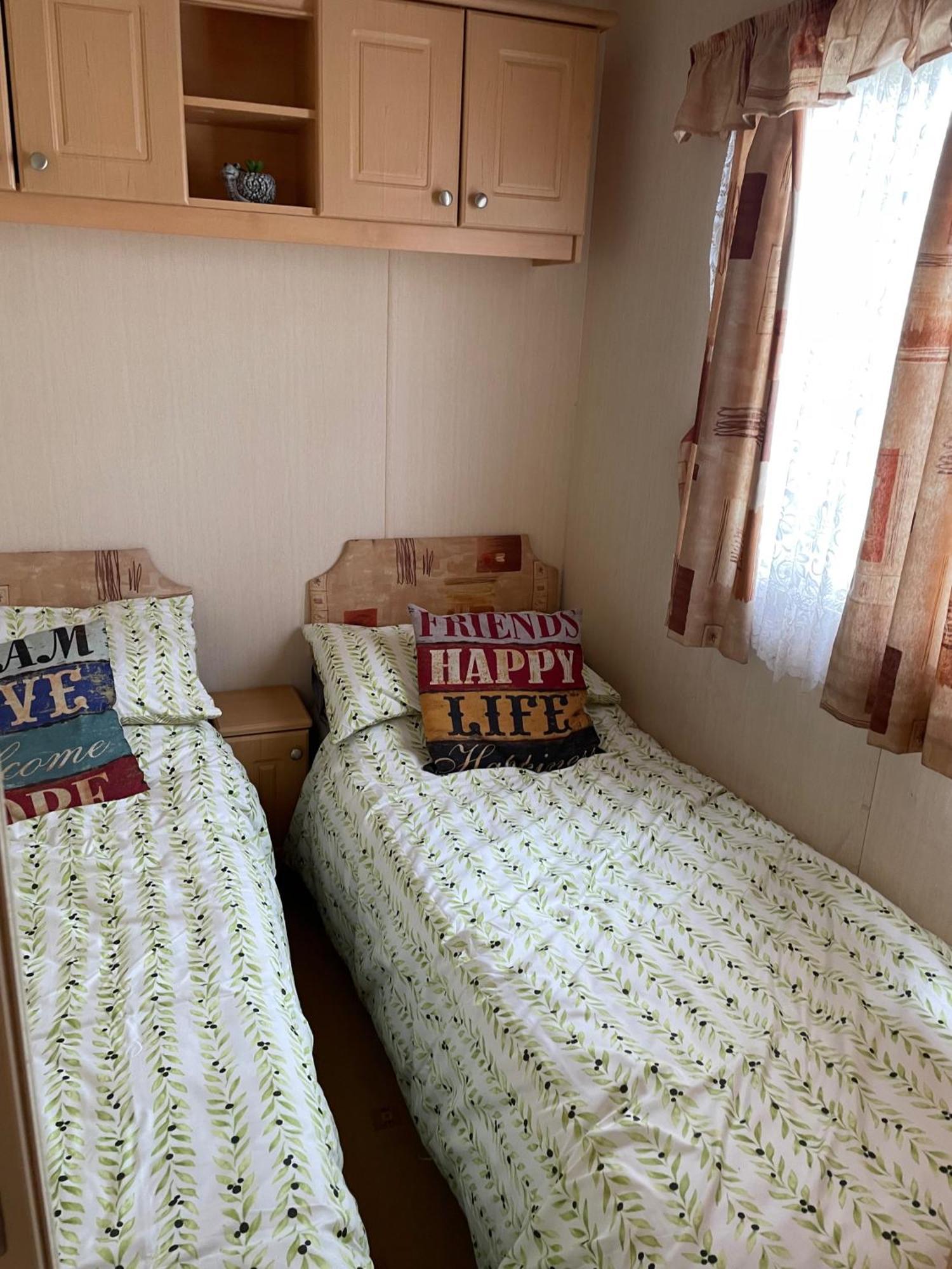 Cozy Camber Caravan 3 Bedroom Retreat With Decking Rye Exteriör bild