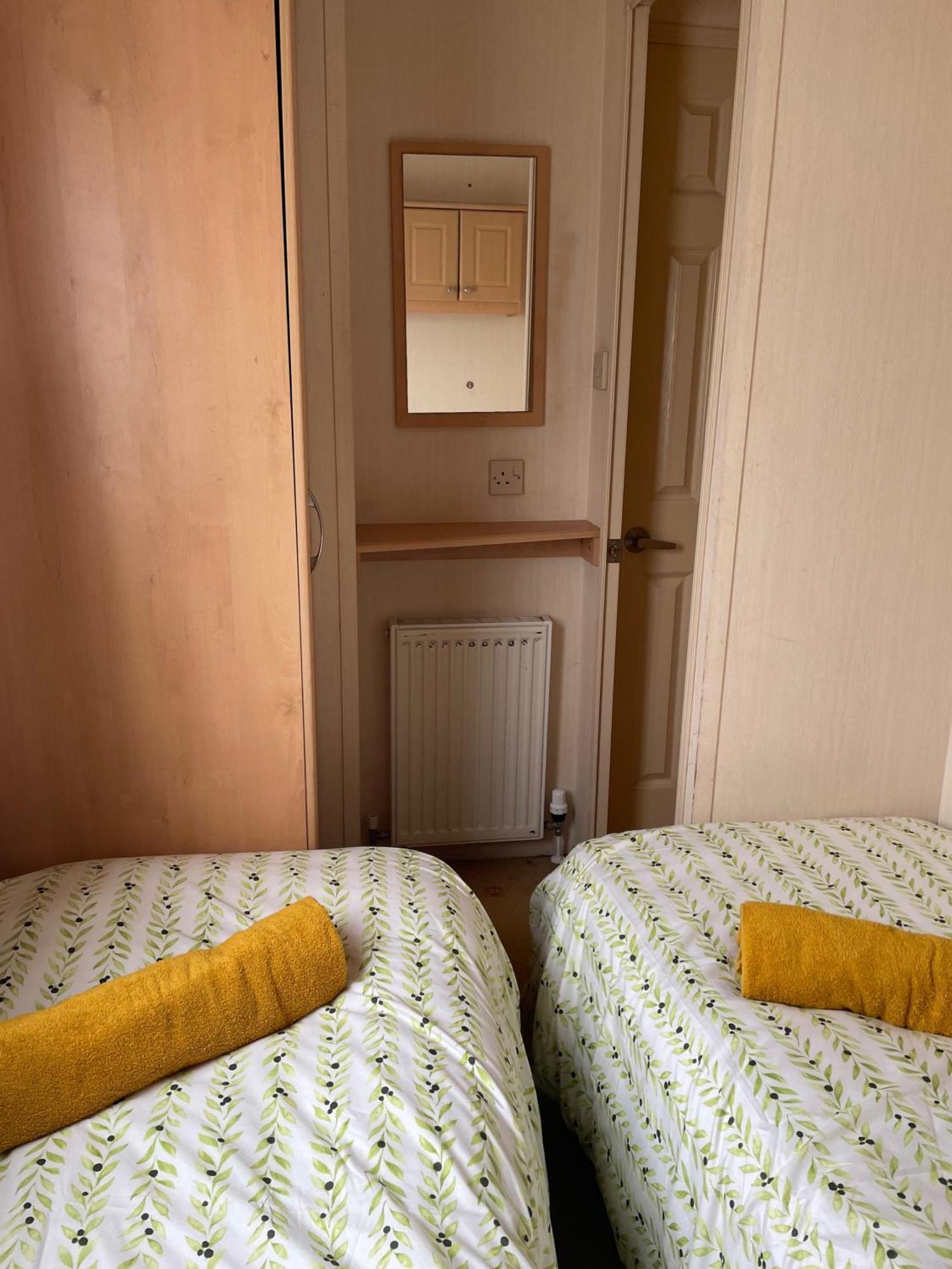 Cozy Camber Caravan 3 Bedroom Retreat With Decking Rye Exteriör bild