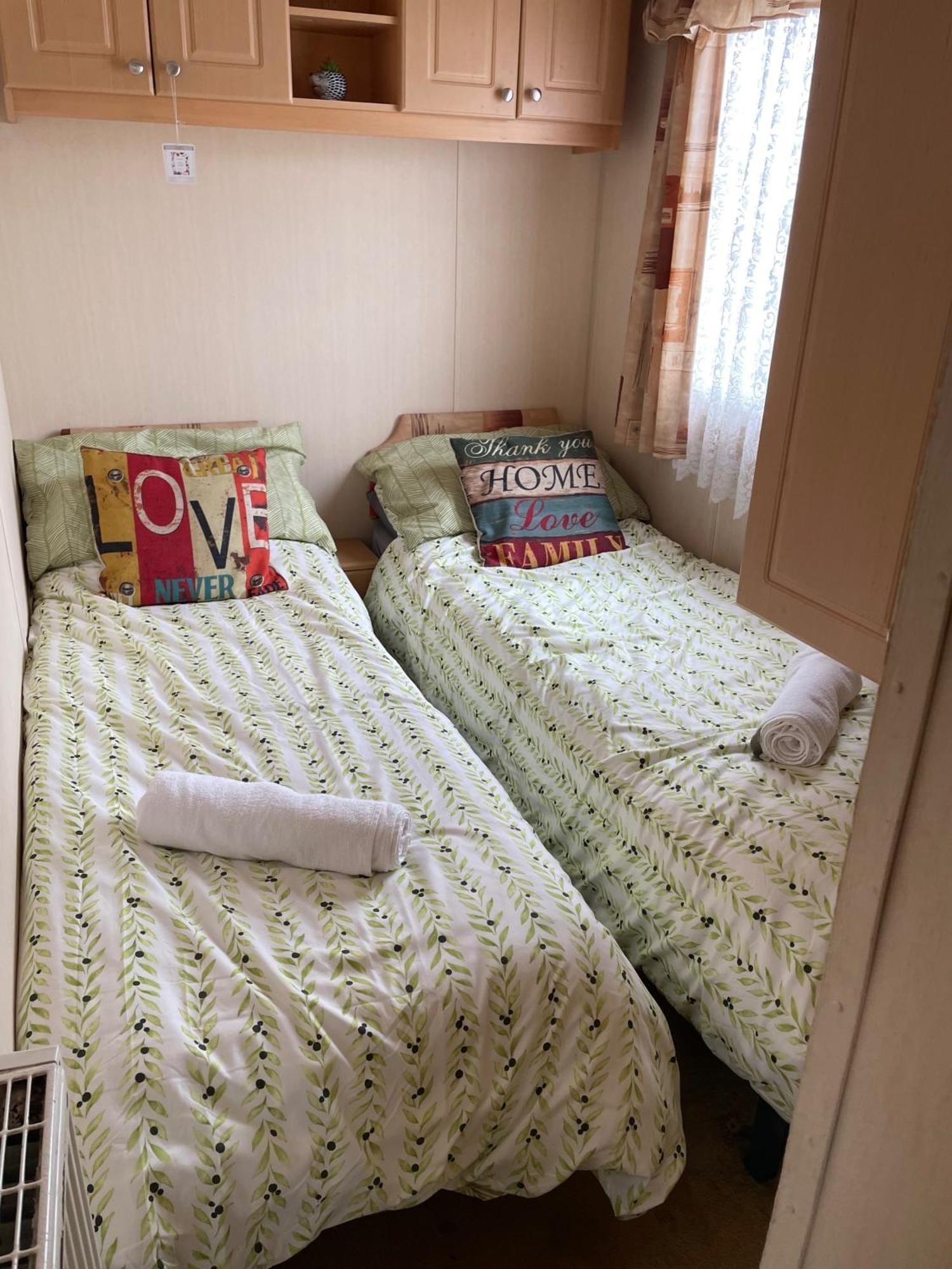 Cozy Camber Caravan 3 Bedroom Retreat With Decking Rye Exteriör bild