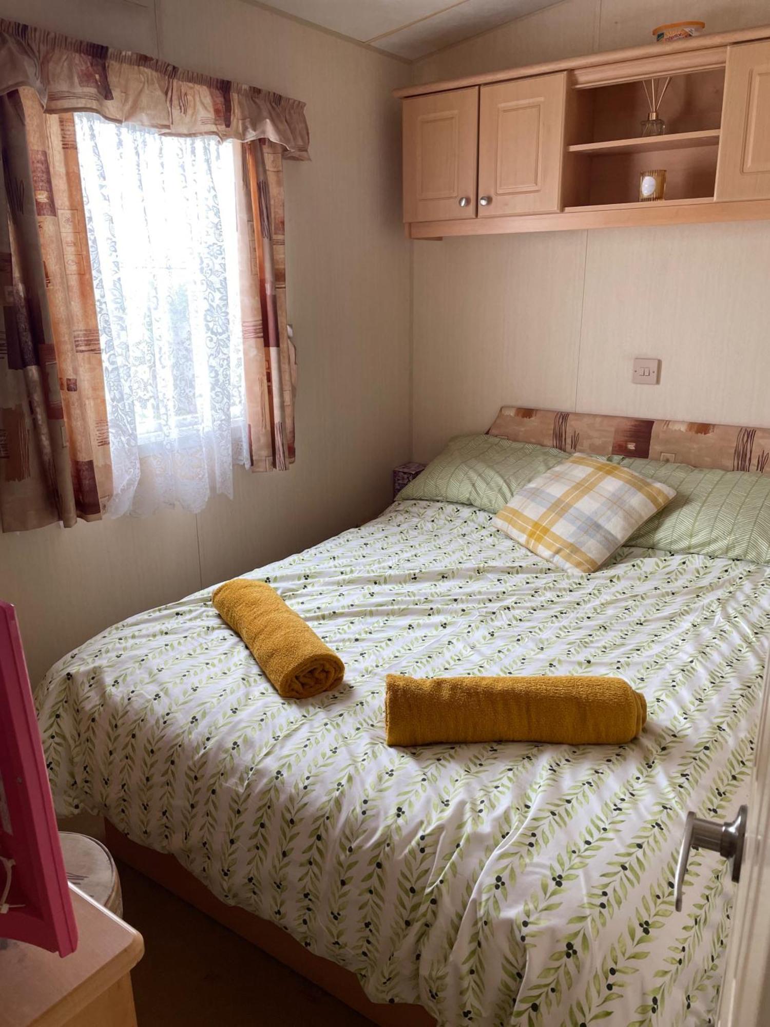Cozy Camber Caravan 3 Bedroom Retreat With Decking Rye Exteriör bild